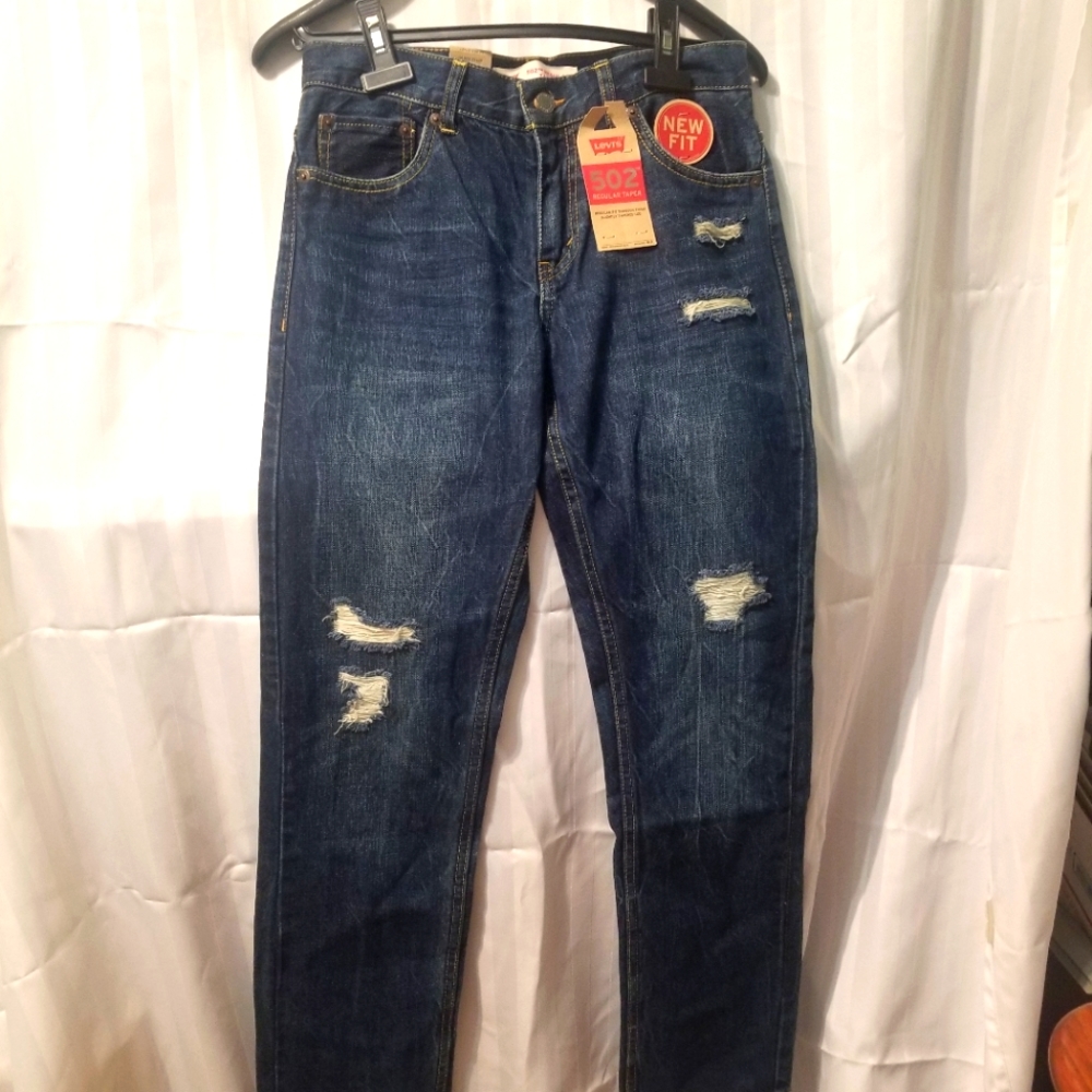 NWT distressed 502 Levi jeans